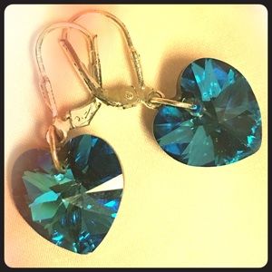 🍀 Sapphire Iridescent Heart Clasp Back Earrings